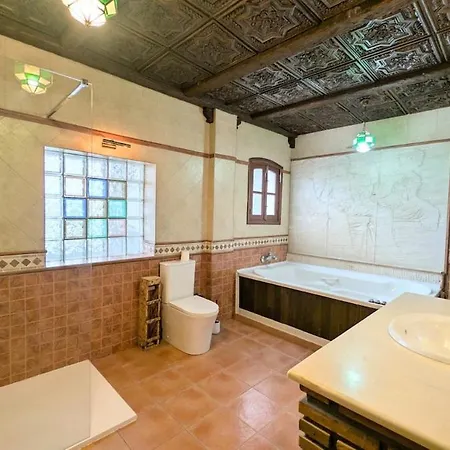 Mona Private Pool And Barbecue In Villa